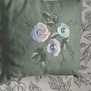 Декоративная подушка с вышивкой